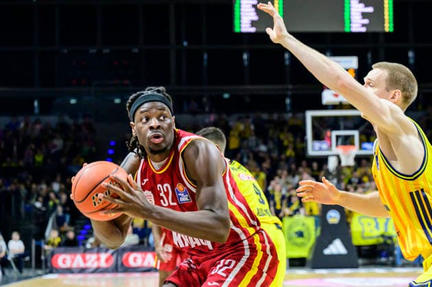 GER, Berlin, basketball, Alba Berlin vs Fitness First Wuerzburg Baskets, at the Max Schmeling Halle , BBL, pictured from left Charles Thompson Wuerzburg 32 , Martynas Echodas Alba 14 , Action, duels, fighting for the ball, March 8, 2026 Copyright: HMBxMedia UwexKoch