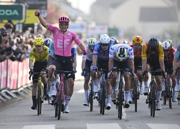 Paris Nice 2026 Stage 1 CARRIERES-SOUS-POISSY, FRANCE - MARCH 08 : Lamperti Luke (USA) of EF Education - Easypost wins the sprint, second place for Braet Vito (BEL) of Lotto - Intermarche, third place for Aular Orluis (VEN) of Movistar Team during, Fretin Milan (BEL) of Cofidis, Girmay Biniam (ERI) of NSN Cycling Team stage 1 of the 84th edition of Paris - Nice an UCI World Tour 2.UWT cycling road race stage for Men Elite of 171.2 km with start in Acheres and finish in Carrieres-sous-Poissy on March 8, 2026 in Carrieres-sous-Poissy, France, 08 03 2026 ( Motordriver Guy De Vuyst - Carrieres-sous-Poissy France  Copyright: xNicoxVereeckenx