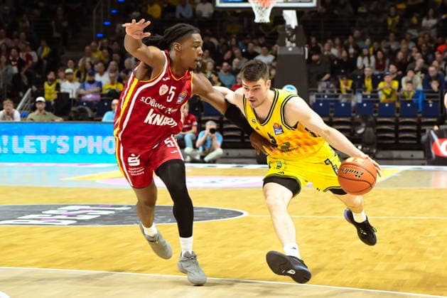 08 03 2026, xlakx, Basketball easyCredit BBL Bundesliga, Alba Berlin Fitness First Würzburg Baskets v l Marcus Carr Würzburg Baskets , Jonas Mattisseck Alba Berlin duel, duel, fight, tackle Berlin Daniel Lakomski