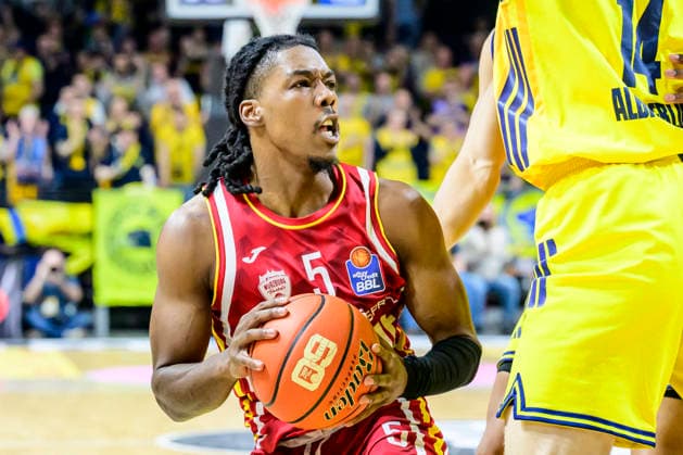 GER, Berlin, basketball, Alba Berlin vs Fitness First Wuerzburg Baskets, at the Max Schmeling Halle , BBL, pictured from left Marcus Carr Wuerzburg 05 , March 8, 2026 Copyright: HMBxMedia UwexKoch