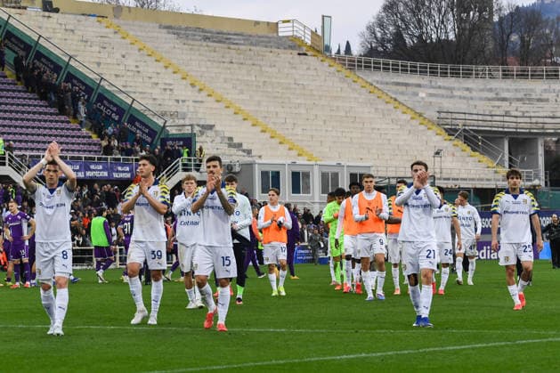 the Parma team greets its fans during ACF Fiorentina vs Parma Calcio, Italian soccer Serie A match in Florence, Italy, March 08 2026  Copyright: xFabioxFagiolini IPAxSportx xipa-agency.netx xx IPA_72576661 IPA_Agency_IPA72576661