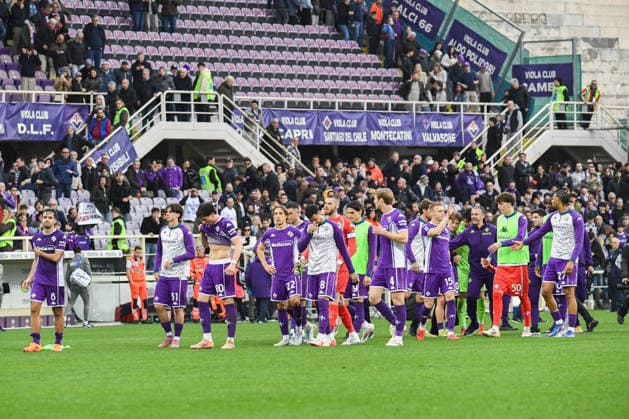 the Fiorentina team greets its fans during ACF Fiorentina vs Parma Calcio, Italian soccer Serie A match in Florence, Italy, March 08 2026  Copyright: xFabioxFagiolini IPAxSportx xipa-agency.netx xx IPA_72576677 IPA_Agency_IPA72576677