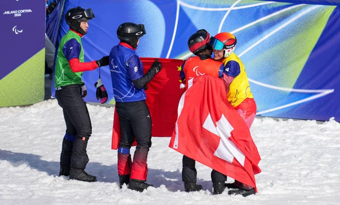 (260308) -- CORTINA D AMPEZZO, March 8, 2026 -- (From L to R) Ji Lijia, Zhu Yonggang, Wang Pengyao of China and Aron Fahrni of Switzerland celebrate after the para snowboard men s cross UL event at the Milan-Cortina 2026 Paralympic Winter games, Winterspiele,Spiele, Summer games in Cortina D ampezzo, Italy, March 8, 2026. ) (SP)ITALY-CORTINA D AMPEZZO-PARALYMPIC WINTER GAMES-PARA SNOWBOARD-MEN S CROSS-UL WangxKaiyan 