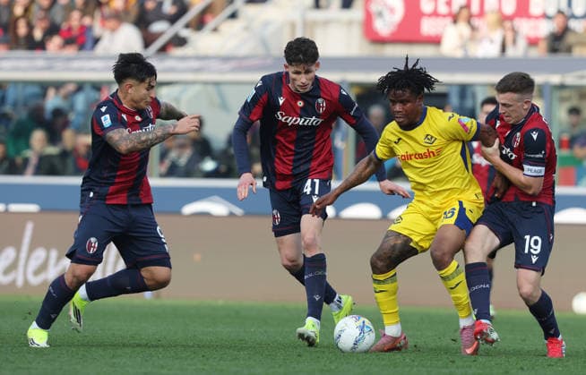 Verona™s Gift Orban fight for the ball with Bologna™s Lewis Ferguson during the Serie A soccer match between Bologna and Verona at the Renato Dall™Ara Stadium in Bologna - Sunday, March 8, 2026. - Soccer .  Copyright: xGiannixSantandrea LaPressex