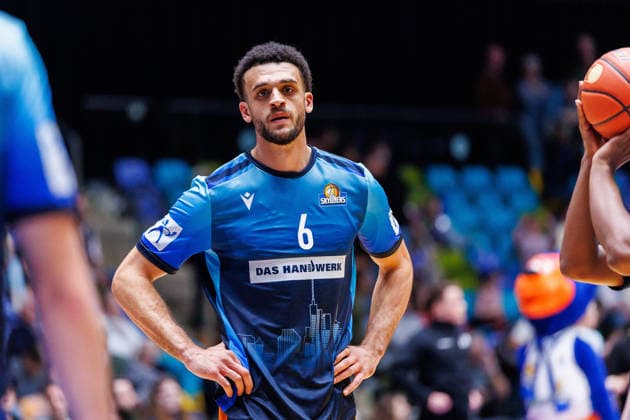 easycredit BBL, Frankfurt Skyliners BMA365 Bamberg Baskets, 08 03 2026 Moses Pöling Frankfurt Skyliners, 6 at the warm-up game of the easycredit BBL Frankfurt Skyliners BMA365 Bamberg Baskets on matchday 23 of the 25 26 season in the Süwag Energie ARENA on 08 03 2026 Copyright: xBEAUTIFULxSPORTS Hahnex