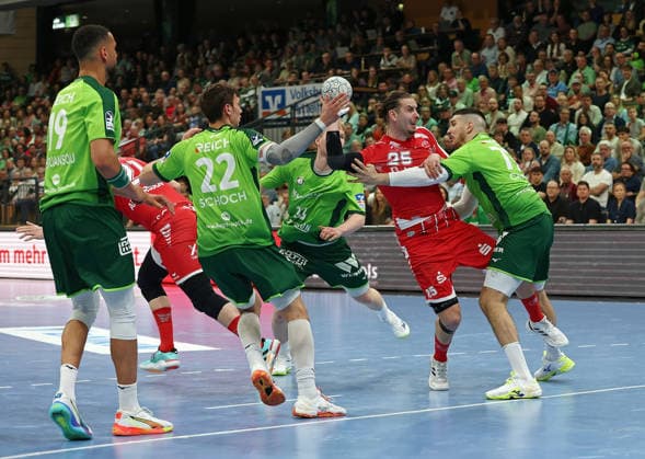 08 03 2026, xovx, Handball Daikin Handball Bundesliga, HSG Wetzlar MT Melsungen v l Philipp Ahouansou HSG Wetzlar , Jona Schoch HSG Wetzlar , Georg Löwen HSG Wetzlar , Olle Forsell Schefvert MT Melsungen , Stefan Cavor HSG Wetzlar Wetzlar Buderus Arena Hessen Germany EN