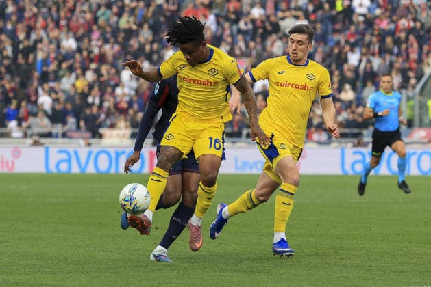 CALCIO - Serie A - Bologna FC vs Hellas Verona FC Gift Orban of Hellas Verona FC play the ball during Bologna FC vs Hellas Verona, 28Â° Serie A Enilive 2025-26 game at Renato Dall Ara stadium in Bologna (BO), Italy, on March 08, 2026. Bologna Italy  Copyright: xIPAxSport ABACAx