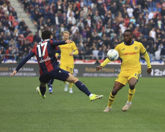 CALCIO - Serie A - Bologna FC vs Hellas Verona FC Jean-Daniel Akpa Akpro of Hellas Verona FC competes for the ball with Joao Mario of Bologna FC during Bologna FC vs Hellas Verona, 28Â° Serie A Enilive 2025-26 game at Renato Dall Ara stadium in Bologna (BO), Italy, on March 08, 2026. Bologna Italy  Copyright: xIPAxSport ABACAx