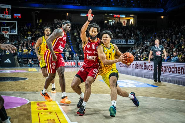 Basketball Berlin 08 03 2026 Season 2025 2026 EasyCredit BBL 1 Bundesliga Men, Men Alba Berlin Fitness First Würzburg Baskets Jack Kayil Alba Berlin, No 07 Davion Mintz Würzburg, No 10
