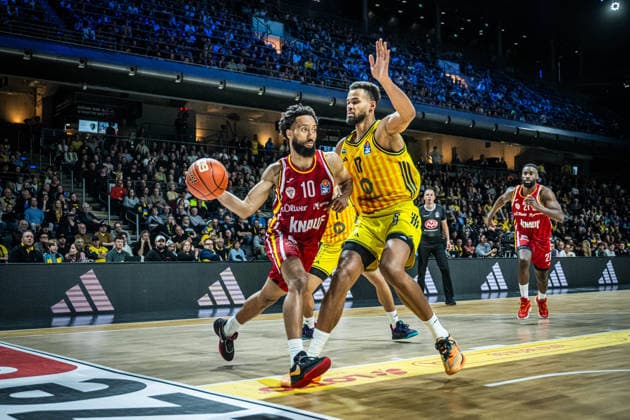 Basketball Berlin 08 03 2026 Season 2025 2026 EasyCredit BBL 1 Bundesliga Men, Men Alba Berlin Fitness First Würzburg Baskets Davion Mintz Würzburg, No 10 Norris Agbakoko Alba Berlin, No 17