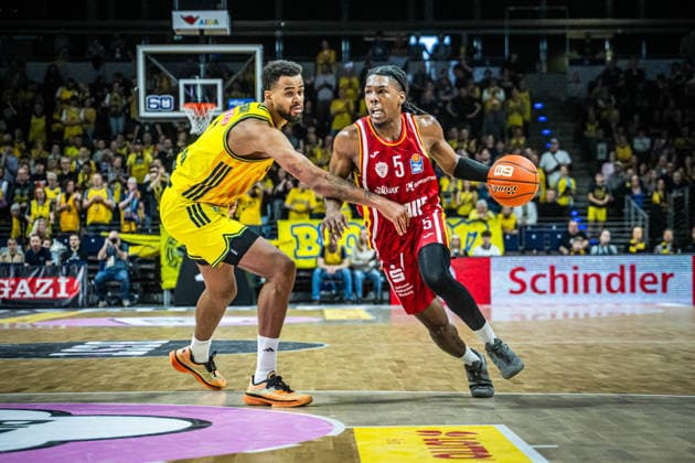 Basketball Berlin 08 03 2026 Season 2025 2026 EasyCredit BBL 1 Bundesliga Men, Men Alba Berlin Fitness First Würzburg Baskets Marcus Carr Würzburg, No 05 Norris Agbakoko Alba Berlin, No 17