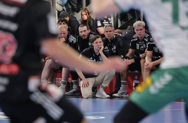08 03 2026 Handball 1 Bundesliga DAIKIN HBL Season 2025 2026 24 Matchday HC Erlangen Metropolregion Nuremberg HCE GWD Minden DaMa xdaxmax Johannes Sellin Coach HC Erlangen HCE and Team Team thoughtful disappointed Disappointment