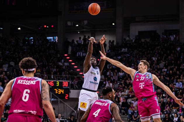 easyCredit Basketball Bundesliga, Telekom Baskets Bonn vs Syntainics MBC, 08 03 2026 Khyri Thomas Syntainics MBC 0 scores from outside against all of Bonn easyCredit Basketball Bundesliga, Telekom Baskets Bonn vs Syntainics MBC, 08 03 2026, Telekom Dome Bonn Copyright: xBEAUTIFULxSPORTS Derixx