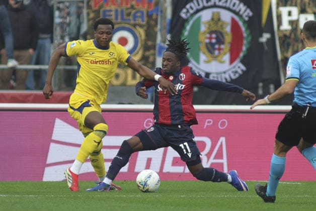 CALCIO - Serie A - Bologna FC vs Hellas Verona FC Daniel Oyegoke of Hellas Verona FC competes for the ball with Jonathan Rowe of Bologna FC during Bologna FC vs Hellas Verona, 28Â° Serie A Enilive 2025-26 game at Renato Dall Ara stadium in Bologna (BO), Italy, on March 08, 2026. Bologna Italy  Copyright: xIPAxSport ABACAx