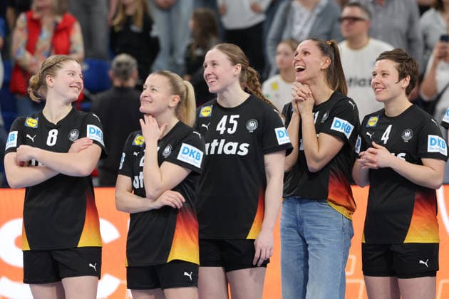 Germany Slovenia, European Womens Handball Championship Qualifier Nina Engel Germany, 8 , Antje Döll Germany, 29 , Jolina Huhnstock Germany, 45 , Xenia Smits Germany, 11 and Alina Grijseels Germany, 4 watch scenes from the past European Womens Handball Championship Qualifier between Germany and Slovenia on March 8 at SNP dome Heidelberg , Heidelberg Baden Württemberg Germany SNP dome