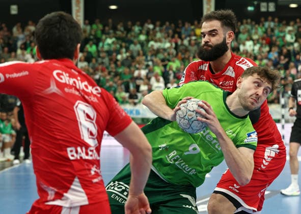 08 03 2026, xovx, Handball Daikin Handball Bundesliga, HSG Wetzlar MT Melsungen v l Erik Balenciaga MT Melsungen , Niklas Theiß HSG Wetzlar , Ruben Marchan MT Melsungen Wetzlar Buderus Arena Hessen Germany EN