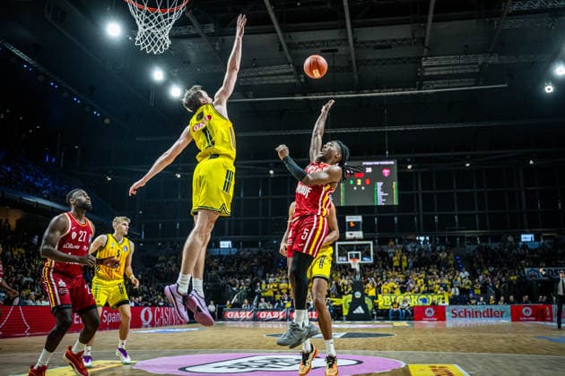 Basketball Berlin 08 03 2026 Season 2025 2026 EasyCredit BBL 1 Bundesliga Men, Men Alba Berlin Fitness First Würzburg Baskets Marcus Carr Würzburg, No 05 Moses Wood Alba Berlin, No 11