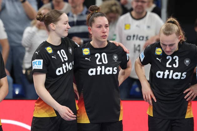 Germany Slovenia, European Womens Handball Championship Qualifier Nieke Kühne Germany, 19 , Emily Vogel Germany, 20 and Annika Lott Germany, 23 get sentimental when watching the scenes from the last World Cup and d2 even shed a few tears European Womens Handball Championship Qualifier between Germany and Slovenia on March 8 at the SNP dome Heidelberg , Heidelberg Baden Württemberg Germany SNP dome