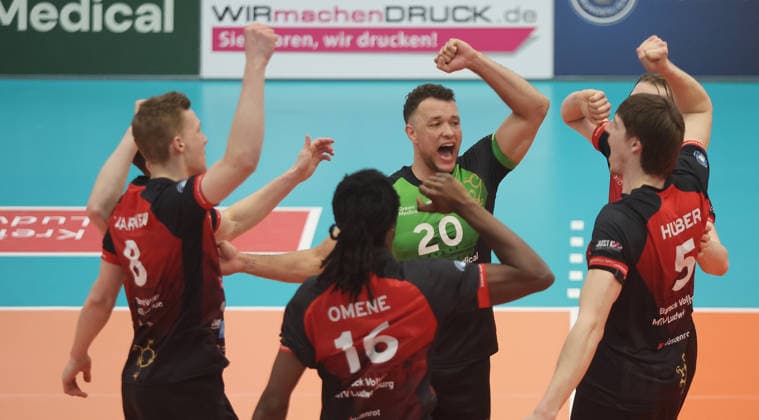 Ludwigsburg , 1 Bundesliga Volleyball Barock Volleys MTV Ludwigsburg vs SWD powervolleys Düren , cheers Ludwigsburg , center Jeffrey Klok
