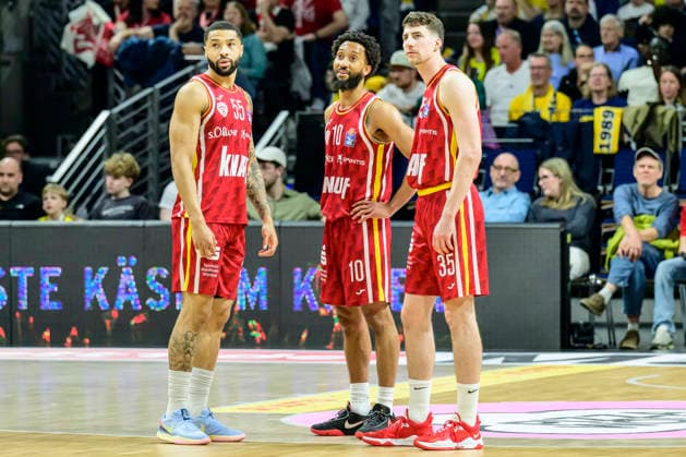GER, Berlin, basketball, Alba Berlin vs Fitness First Wuerzburg Baskets, at the Max Schmeling Halle , BBL, pictured from left David Muenkat Wuerzburg 55 , Davion Mintz Wuerzburg 10 , Alen Pjanic Wuerzburg 35 , March 8, 2026 Copyright: HMBxMedia UwexKoch