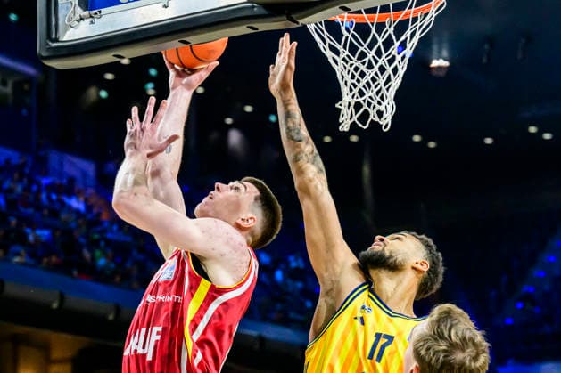 GER, Berlin, basketball, Alba Berlin vs Fitness First Wuerzburg Baskets, at the Max Schmeling Halle , BBL, pictured from left Christian Skladanowski Wuerzburg 19 , Norris Agbakoko Alba 17 , Action, duels, fighting for the ball, March 8, 2026 Copyright: HMBxMedia UwexKoch