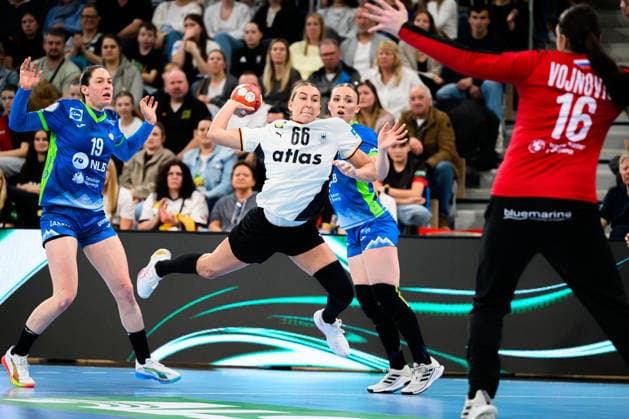 Handball, Women European Championship Qualification, Germany Slovenia, 2nd round, Group 3, from left Spela Bajc Slovenia , Dana Bleckmann Germany , Goalkeeper Maja Vojnovic Slovenia Heidelberg SNP Dome Baden Württemberg Germany