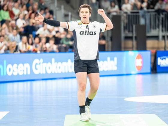 Alina Grijseels Germany, 04 indicates the move, Germany vs Slovenia, handball, European Championship qualification, women, 2025 2026 season, 08 03 2026, Germany vs Slovenia, handball, European Championship qualification, women, 2025 2026 season, 08 03 2026 Heidelberg Copyright: xEibner-Pressefoto MichaelxSchmidx EP_MST