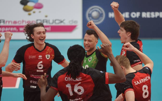 Ludwigsburg , 1 Bundesliga Volleyball Barock Volleys MTV Ludwigsburg vs SWD powervolleys Düren , cheering Ludwigsburg , back from left Ben Simon bonin Jeffrey Klok Jan Huber