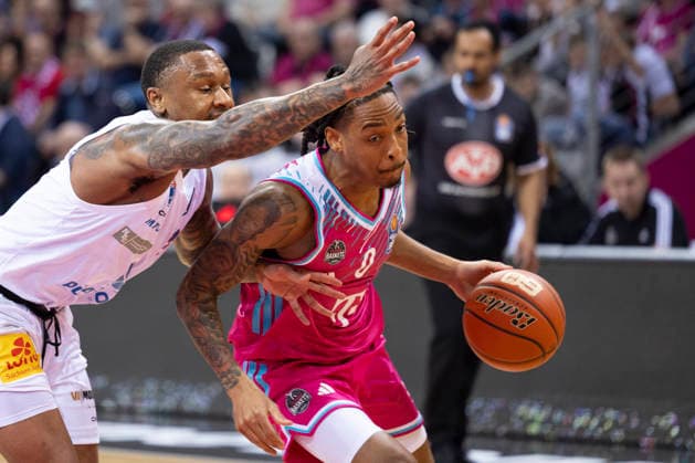 Jalen FINCH BON 0, right on the ball in a duel against Charles CALLISON MBC 23, left , action final score 88 72, Basketball 1 Bundesliga Telekom Baskets Bonn SYNTAINICS MBC BON vs MBC Main Round 23 Matchday, in T E L E C O M D O M E, on 08 03 2026,