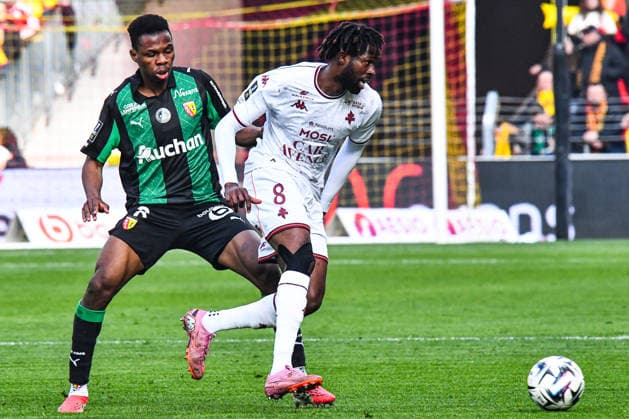 FOOTBALL : RC Lens vs FC Metz - Ligue 1 - JournÃ e 25 - 08 03 2026 Boubacar TraorÃ (FC Metz) Mamadou SangarÃ (RC Lens) LensFrance  Copyright: xBaptistexAutissierx