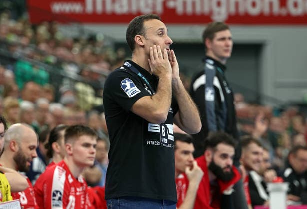 08 03 2026, xovx, Handball Daikin Handball Bundesliga, HSG Wetzlar MT Melsungen Coach Roberto Garcia Parrondo MT Melsungen Wetzlar Buderus Arena Hessen Germany EN