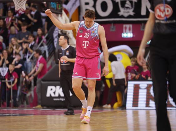 Patrick Heckmann Telekom Baskets Bonn vs SYNTAINICS MBC 23 Speiltag season 2025 26
