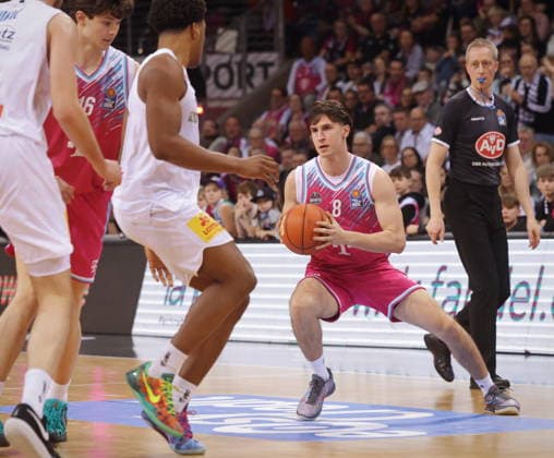 Kenan Reinhart Telekom Baskets Bonn vs SYNTAINICS MBC 23 Speiltag season 2025 26