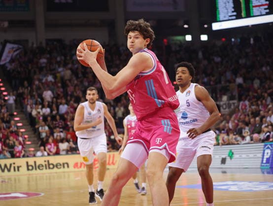 Benjamin Sadikovic Telekom Baskets Bonn vs SYNTAINICS MBC 23 Speiltag season 2025 26