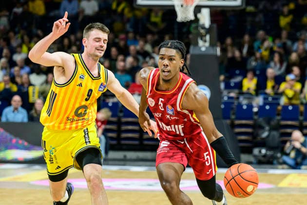 GER, Berlin, basketball, Alba Berlin vs Fitness First Wuerzburg Baskets, at the Max Schmeling Halle , BBL, pictured from left Jonas Mattisseck Alba 09 , Marcus Carr Wuerzburg 05 , Action, duels, fighting for the ball, March 8, 2026 Copyright: HMBxMedia UwexKoch