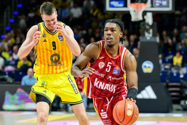 GER, Berlin, basketball, Alba Berlin vs Fitness First Wuerzburg Baskets, at the Max Schmeling Halle , BBL, pictured from left Jonas Mattisseck Alba 09 , Marcus Carr Wuerzburg 05 , Action, duels, fighting for the ball, March 8, 2026 Copyright: HMBxMedia UwexKoch