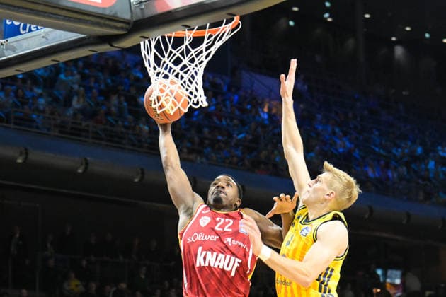 08 03 2026, xlakx, Basketball easyCredit BBL Bundesliga, Alba Berlin Fitness First Würzburg Baskets v l Johnathan Stove Würzburg Baskets , Sam Griesel Alba Berlin goes for the basket Berlin Daniel Lakomski
