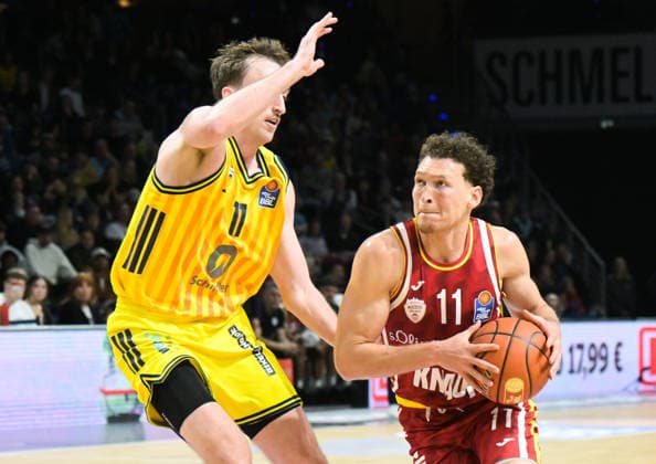 08 03 2026, xlakx, Basketball easyCredit BBL Bundesliga, Alba Berlin Fitness First Würzburg Baskets v l Moses Wood Alba Berlin , Brae Ivey Würzburg Baskets duel, duel, fight, tackle Berlin Daniel Lakomski