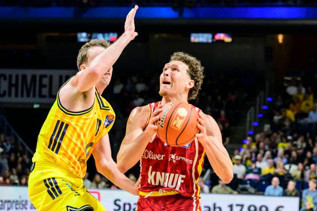 GER, Berlin, basketball, Alba Berlin vs Fitness First Wuerzburg Baskets, at the Max Schmeling Halle , BBL, pictured from left Moses Wood Alba 11 , Brae Ivey Wuerzburg 11 , Action, duels, fighting for the ball, March 8, 2026 Copyright: HMBxMedia UwexKoch