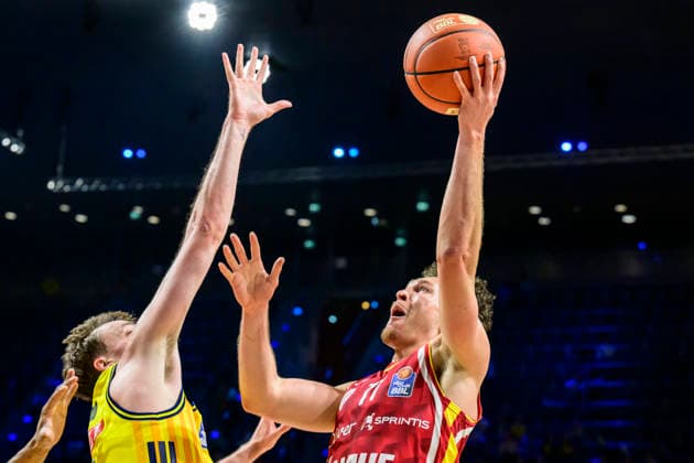 GER, Berlin, basketball, Alba Berlin vs Fitness First Wuerzburg Baskets, at the Max Schmeling Halle , BBL, pictured from left Moses Wood Alba 11 , Brae Ivey Wuerzburg 11 , Action, duels, fighting for the ball, March 8, 2026 Copyright: HMBxMedia UwexKoch