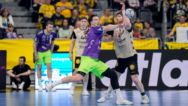 v li Robert Timmermeister RNL, 7 , Johannes Wasielewski BHC, 77 , duel, duel, tackle, tackling, dynamics, action, action, 08 03 2026, Mannheim Germany , Handball, Bundesliga, Rhein Neckar Löwen Bergischer HC xozx