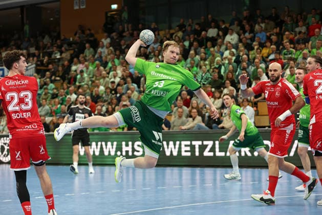 08 03 2026, xovx, Handball Daikin Handball Bundesliga, HSG Wetzlar MT Melsungen v l Marti Soler MT Melsungen , Georg Löwen HSG Wetzlar , Justin Müller HSG Wetzlar , Adrian Sipos MT Melsungen , Olle Forsell Schefvert MT Melsungen Wetzlar Buderus Arena Hessen Germany EN