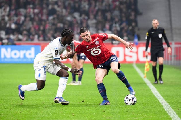 Lille OSC v FC Lorient - Ligue 1 McDonald s 17 Jean Victor MAKENGO (fcl) - 15 Romain PERRAUD (losc) during the Ligue 1 McDonald s match between Lille and Lorient at Stade Pierre Mauroy on March 8, 2026 in Lille, France. Lille France  Copyright: xFEPx 776348315