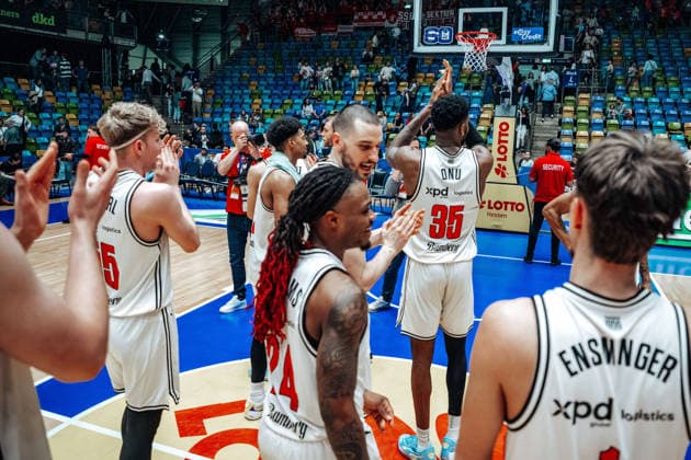 Cheers, joy at Ejiofor Onu Bamberg Baskets, 35 GER, Skyliners Frankfurt vs Bamberg Baskets, Basketball, easycredit BBL, Bundesliga, Matchday 23, Season 2025 2026 08 03 2026 Eibner Pressefoto Attila Ziga GER, Skyliners Frankfurt vs Bamberg Baskets, Basketball, easycredit BBL, Bundesliga, Matchday 23, Season 2025 2026 08 03 2026 Frankfurt am Main Copyright: xEibner-Pressefotox EP_AZA