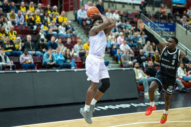 Traveon Buchanan MHP RIESEN Ludwigsburg, 02 , Osaro Rich Igbineweka Veolia Towers Hamburg, 03 , GER, MHP Riesen vs Veolia Towers Hamburg, Basketball Bundesliga, easycredit BBL, Matchday 23, Season 2025 2026, 08 03 2026, GER, MHP Riesen vs Veolia Towers Hamburg, Basketball Bundesliga, easycredit BBL, Matchday 23, Season 2025 2026, 08 03 2026 Ludwigsburg Copyright: xEibner-Pressefoto SaschaxWaltherx EP_EER