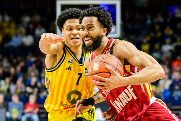 GER, Berlin, basketball, Alba Berlin vs Fitness First Wuerzburg Baskets, at the Max Schmeling Halle , BBL, pictured from left Jack Kayil Alba 07 , Davion Mintz Wuerzburg 10 , Action, duels, fighting for the ball, March 8, 2026 Copyright: HMBxMedia UwexKoch