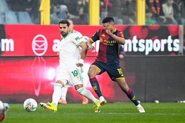 GenoaÕs Junior Messias fights for the ball with RomaÕs Zeki Celik during the Serie A soccer match between Genoa and Roma at the Luigi Ferraris Stadium in Genoa, Italy - Sunday, March 08, 2026. - Soccer .  Copyright: xTanoxPecoraro LaPressex
