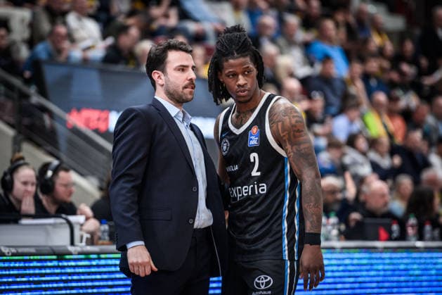 Benka Barloschky Veolia Towers Hamburg, Head Coach with Leonard Thorpe Jr Veolia Towers Hamburg, 02 GER, MHP Riesen Ludwigsburg Veolia Towers Hamburg, Basketball Bundesliga, easycredit BBL, 23 Matchday, Season 2025 2026, 08 03 2026 GER, MHP Riesen Ludwigsburg Veolia Towers Hamburg, Basketball Bundesliga, easycredit BBL, 23 Matchday, Season 2025 2026, 08 03 2026 Ludwigsburg Copyright: xSandyxDinkelackerx EP_SDR