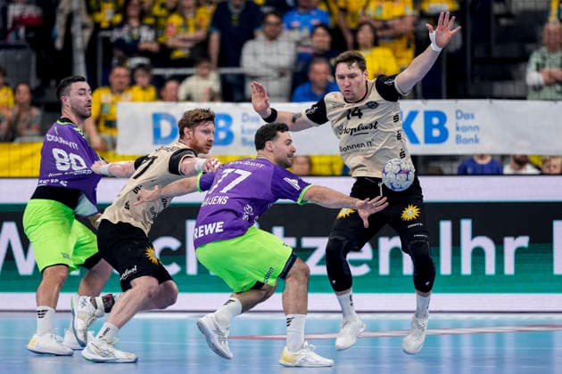 from left Jannik Kohlbacher RNL, 80 , Johannes Wasielewski BHC, 77 , Dani Baijens RNL, 77 , Gerdas Babarskas BHC, 14 , duel, duel scene, duel, tackle, tackling, dynamics, action, action, 08 03 2026, Mannheim Germany , Handball, Bundesliga, Rhein Neckar Löwen Bergischer HC xozx