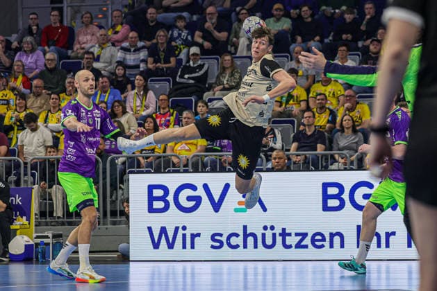 08 03 2026, xhettx, Handball Daikin HBL, Rhein Neckar Loewen Bergischer HC v l Sören Steinhaus Bergischer HC, 53 with a jump shot DFL DFB REGULATIONS PROHIBIT ANY USE OF PHOTOGRAPHS as IMAGE SEQUENCES and or QUASI VIDEO